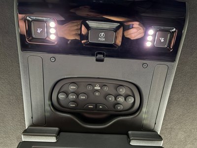 2017 Cadillac ESCALADE — миниатюра 48
