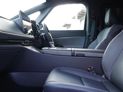 2024 Lexus LM photo 39