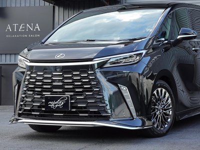 2024 Lexus LM photo 3