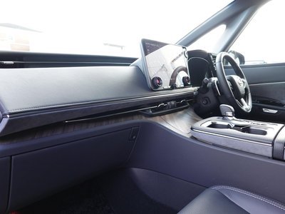 2024 Lexus LM photo 42