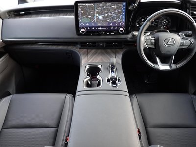 2024 Lexus LM photo 26