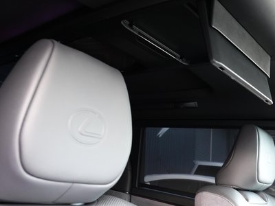 2024 Lexus LM photo 33