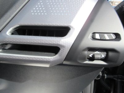 2025 BMW 1 SERIES thumbnail 36