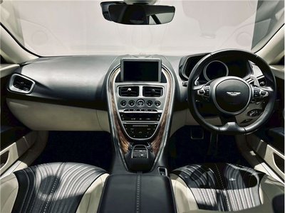 2018 Aston Martin DB11 缩略图 12