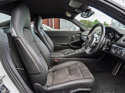 2015 Porsche CAYMAN photo 16