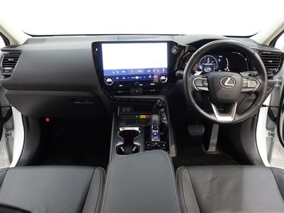 صورة 9 لـ 2023 Lexus NX