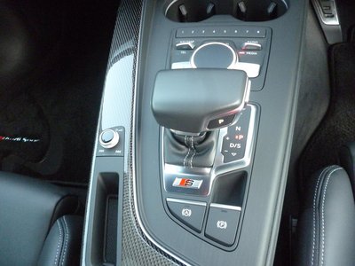صورة 15 لـ 2018 AUDI S5