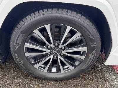 2023 Lexus LX photo 13