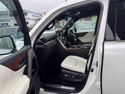 2023 Lexus LX thumbnail 22