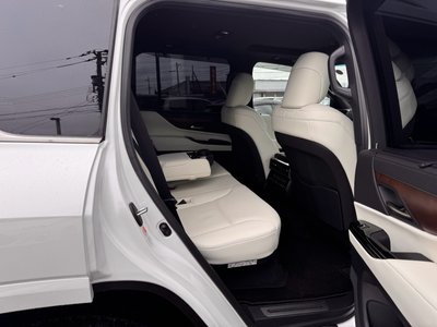 2023 Lexus LX thumbnail 18
