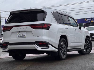 2023 Lexus LX photo 3
