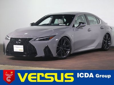 2024 Lexus IS photo 1