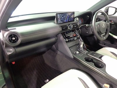 2024 Lexus IS thumbnail 25