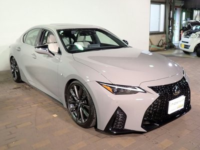 2024 Lexus IS thumbnail 32