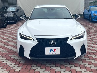 2023 Lexus IS photo 14