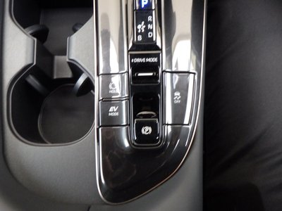 صورة 29 لـ 2024 Toyota CROWN SPORT