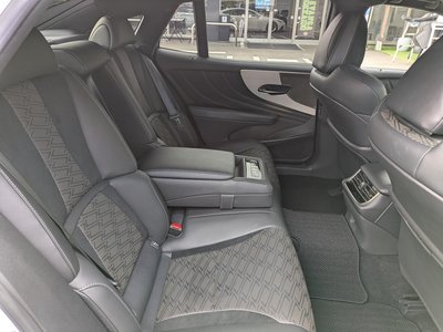2020 Lexus LS thumbnail 36
