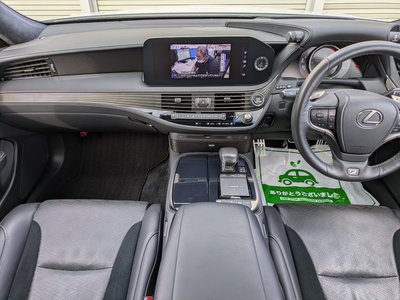 2020 Lexus LS photo 3