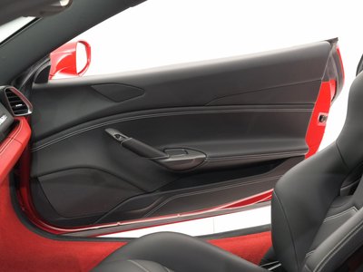2016 Ferrari 488 GTB 照片 32