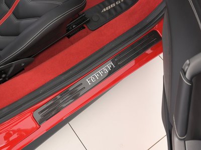 2016 Ferrari 488 GTB 照片 33