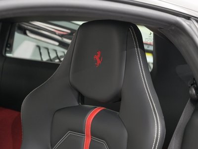 2016 Ferrari 488 GTB 照片 23