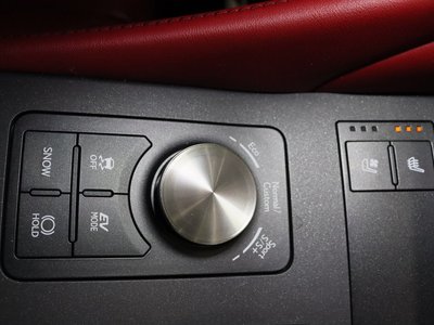 صورة 25 لـ 2022 Lexus RC