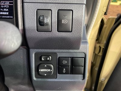2025 Toyota LAND CRUISER 70 thumbnail 38