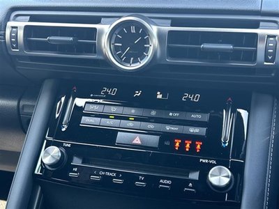 2021 Lexus IS thumbnail 24