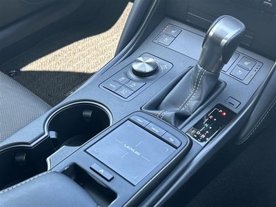 2021 Lexus IS thumbnail 25
