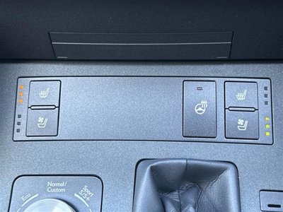 2021 Lexus IS thumbnail 26