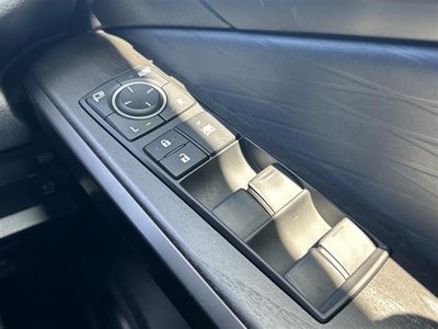 2021 Lexus IS photo 7