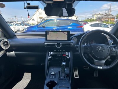 2021 Lexus IS photo 9