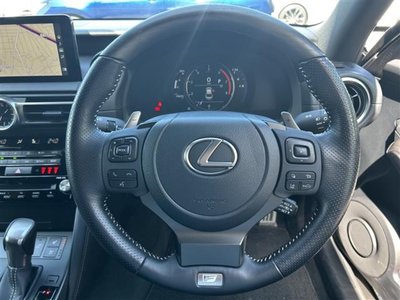 2021 Lexus IS photo 10