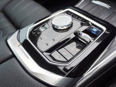 2025 BMW I7 thumbnail 24