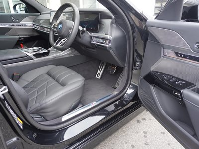 2025 BMW I7 thumbnail 31