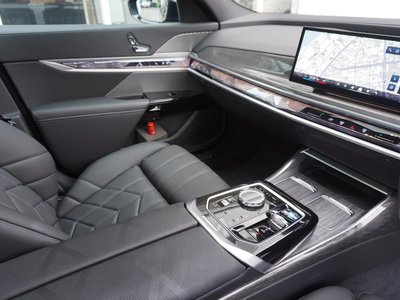 2025 BMW I7 thumbnail 29