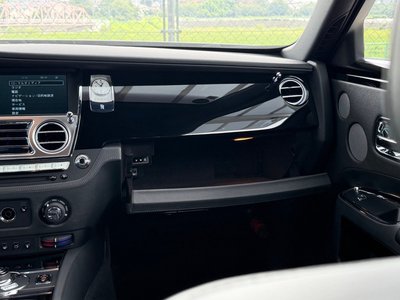 صورة 40 لـ 2012 ROLLS-ROYCE GHOST