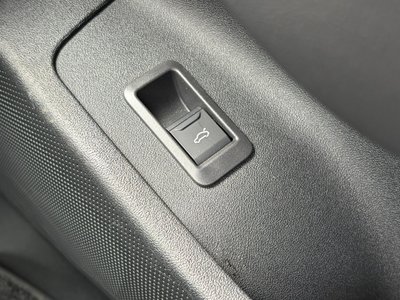 صورة 48 لـ 2025 AUDI A6 AVANT E-TRON