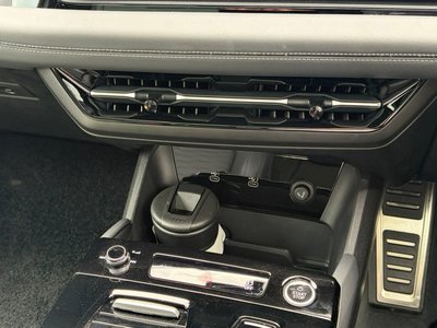 صورة 30 لـ 2025 AUDI A6 AVANT E-TRON