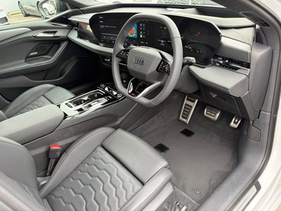 صورة 15 لـ 2025 AUDI A6 AVANT E-TRON