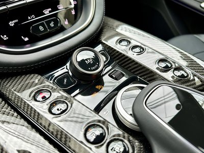 2024 Aston Martin DBX — миниатюра 19