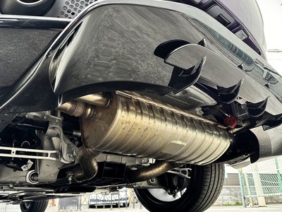 2024 Aston Martin DBX — миниатюра 40