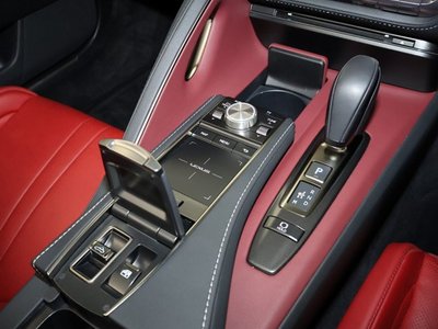 صورة 16 لـ 2021 Lexus LC CONVERTIBLE