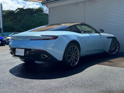 2017 Aston Martin DB11 — фото 9