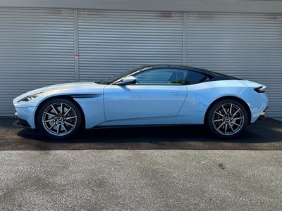 2017 Aston Martin DB11 — фото 6