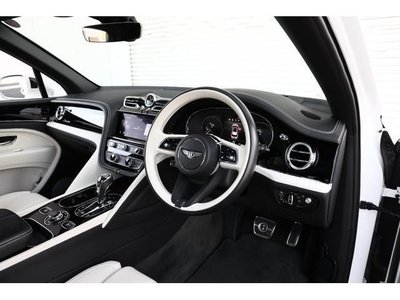 2023 Bentley BENTAYGA thumbnail 3