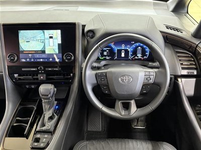 2025 Toyota ALPHARD photo 3