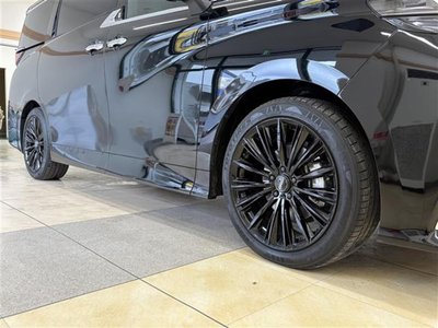 2025 Toyota ALPHARD photo 37