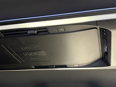 2025 Toyota ALPHARD photo 17