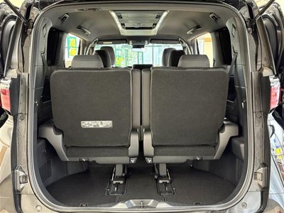 2025 Toyota ALPHARD photo 30